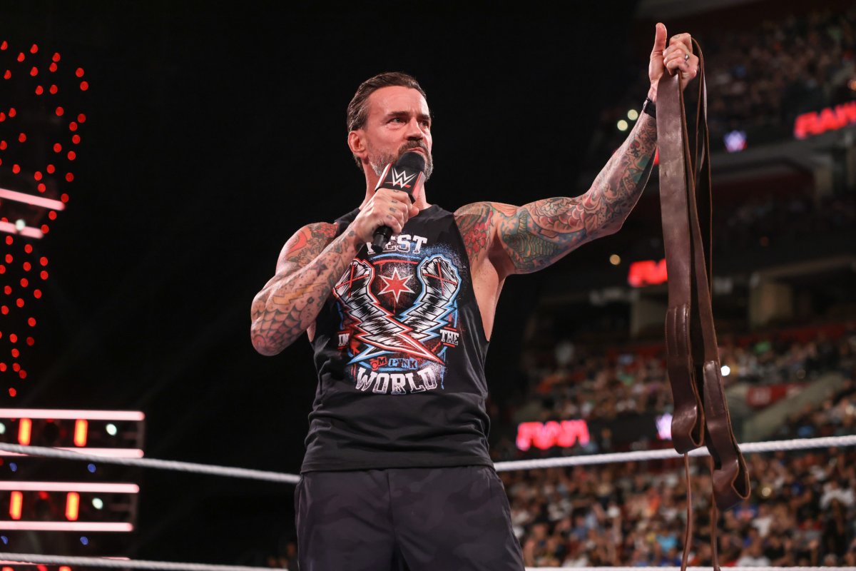 Adam Pearce confirma Seth Rollin contra CM Punk no próximo Monday Night Raw